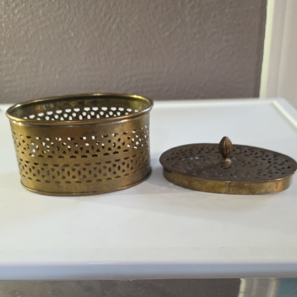 Vintage Brass Oval Trinket Or Cricket Box - Picture 3 of 5